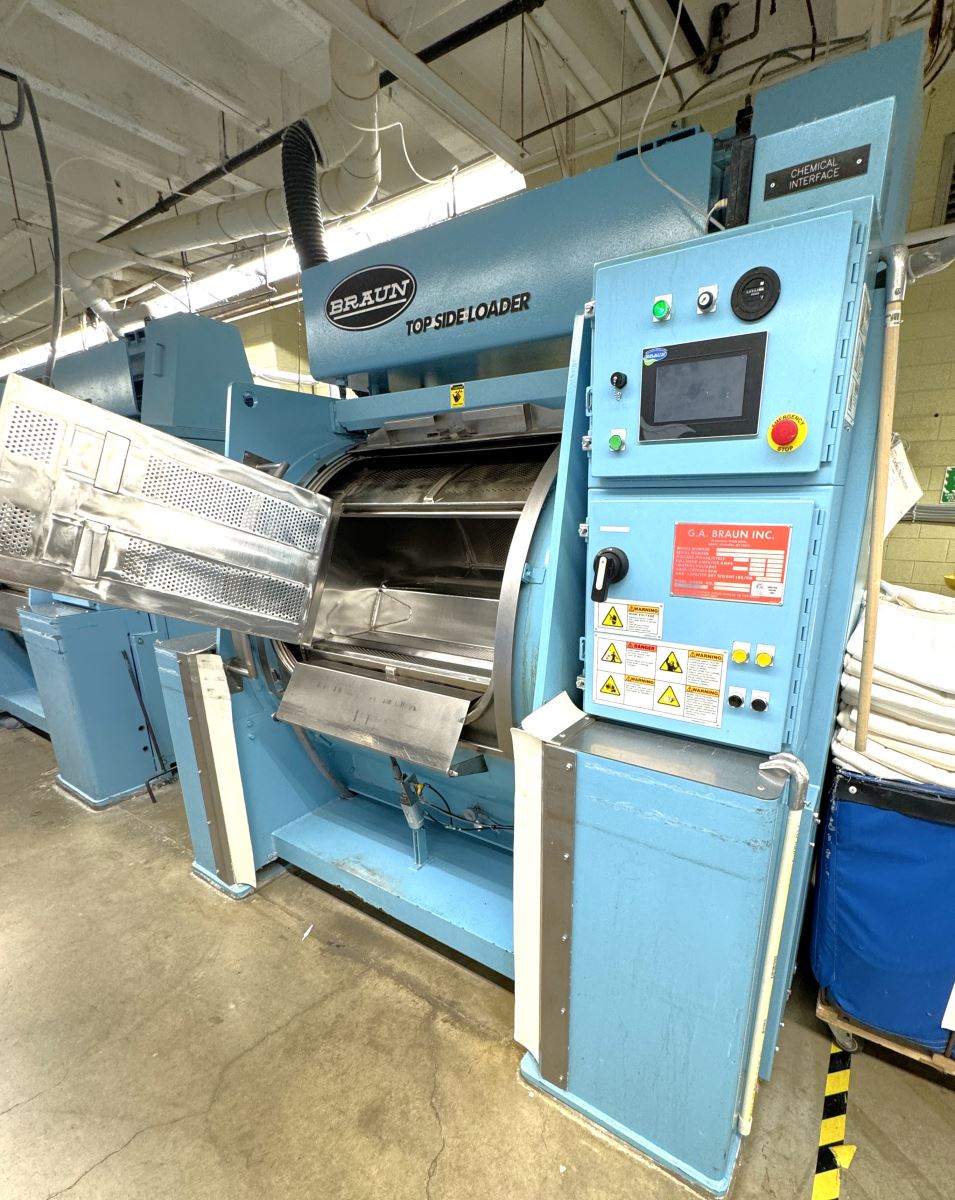 Braun 200 Lb. Top Side Loader, Washer Extractor, Model 200NTVP-2