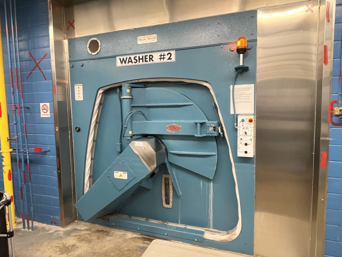 Used Milnor 450 Lb. Staph Guard Washer Extractor, Model 60044SP2